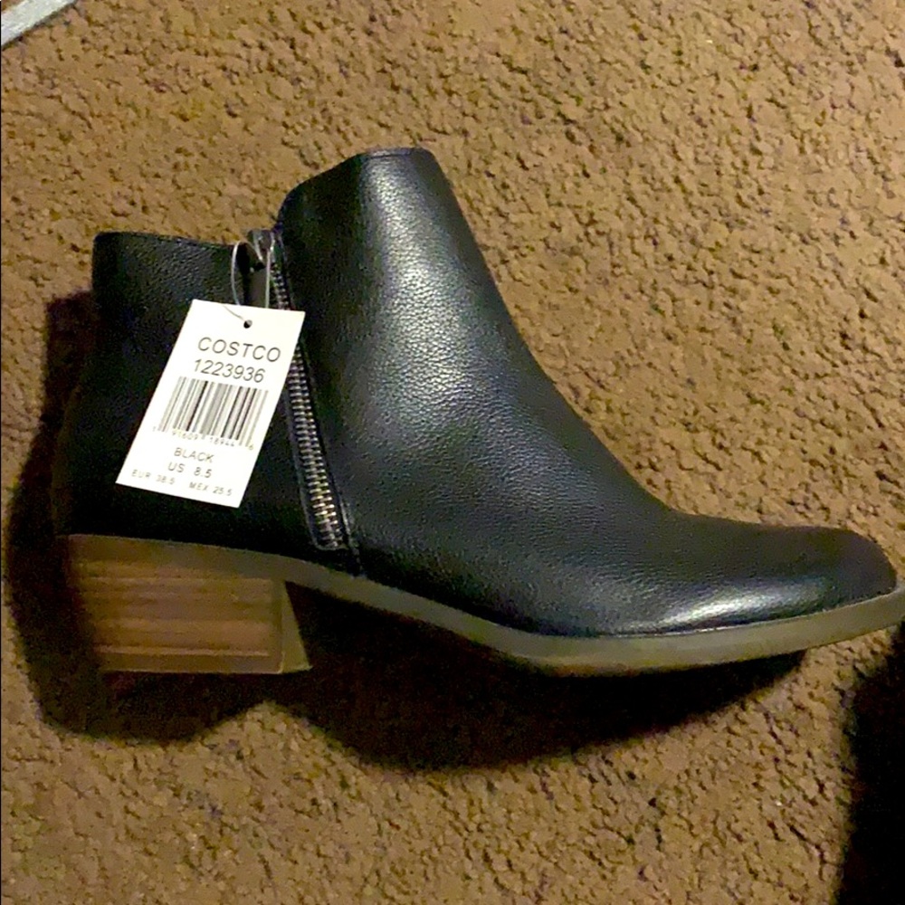 Leather black boots